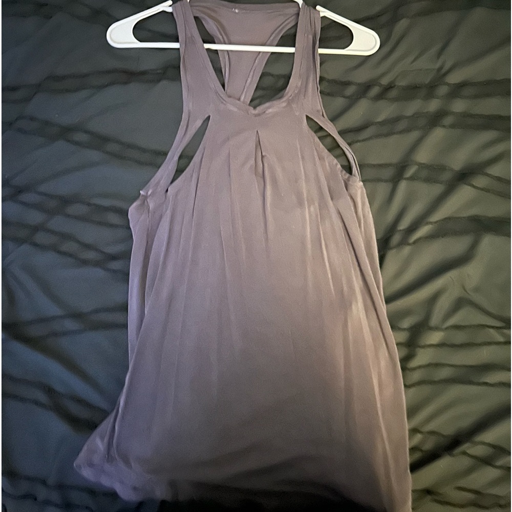 It is a brownish red tank top, and I’m also selling it with a blue T-shirt.